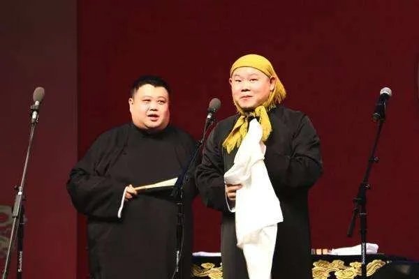 德云社演员退粉丝群,网传刘九儒频繁翻初二女生的牌子是怎么回事?