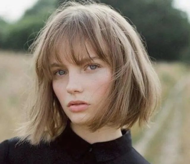 大方脸女孩适合什么发型呀？