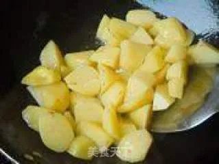 土豆炖鸡块
