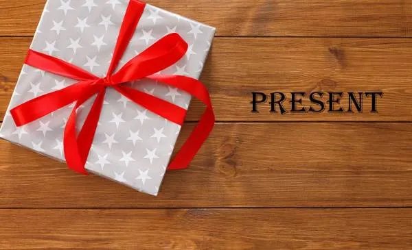 礼物的英语怎么读