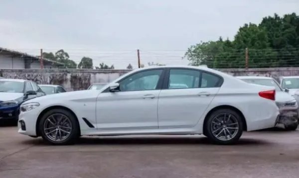 进口宝马520i和华晨宝马525Li具体差别是什么