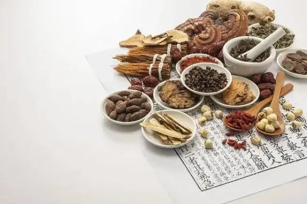 浙江一月子中心因在鸡汤里加党参被罚3万，“药食同源”你了解多少？