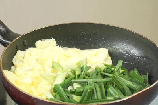蒜苗炒鸡蛋