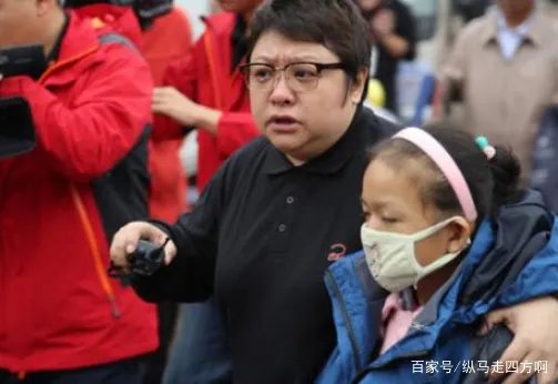 49岁韩红近照！暴瘦34斤，饿到想吃狗粮，这是怎么回事？