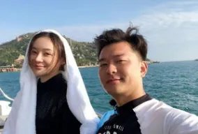 他苦追袁姗姗四年，后与王鸥订婚，还是杨幂同学，他究竟是谁？
