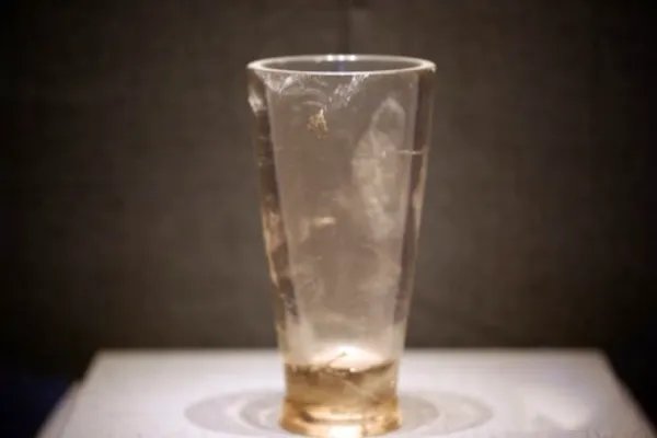 战国水晶杯是真还是假，难道是穿越过去的宝贝吗？