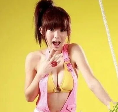 郭书瑶走光春光乍现 32E傲人巨乳走光露下半球