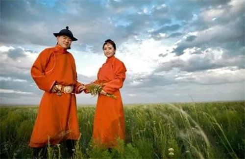 草原婚纱摄影景点推荐 草原拍婚纱照需要准备什么