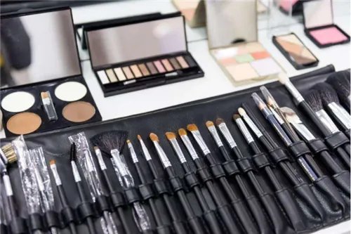 化淡妆需要哪些化妆品 淡妆怎么化才好看