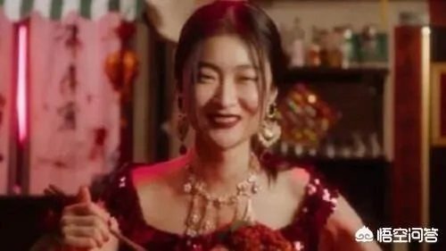 D&G拍摄涉嫌辱华广告的中国模特被网友扒出,叫左也,你觉得她有错吗?