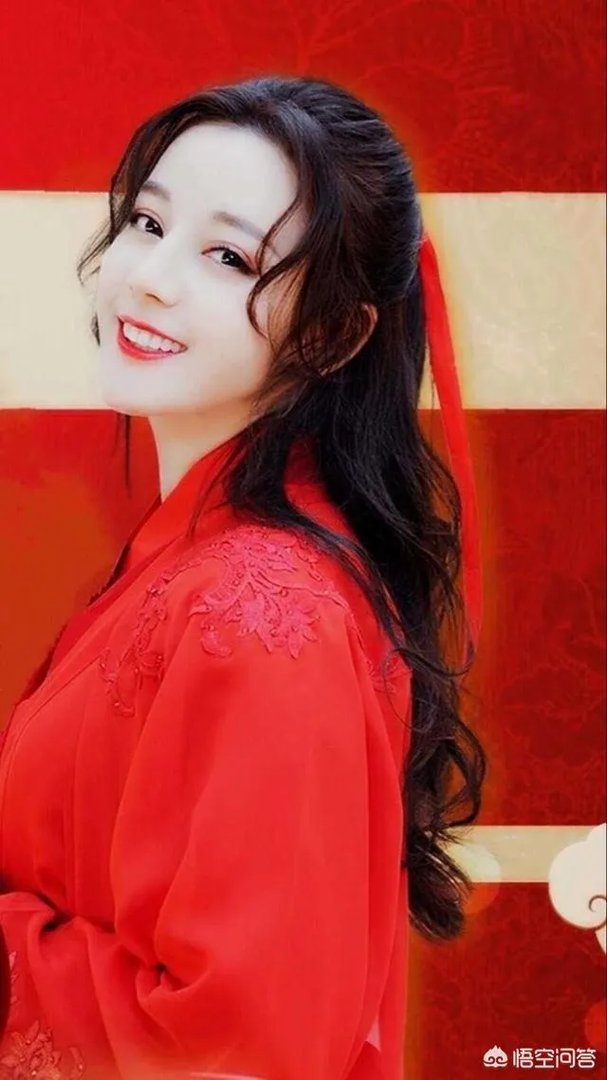 如何评价迪丽热巴?网上公布的迪丽热巴的年龄是不是真的呢?