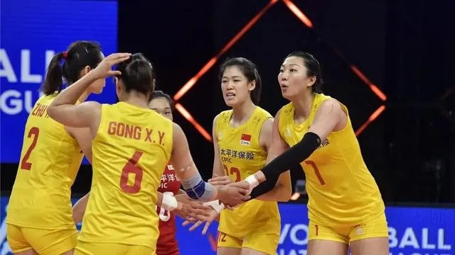 今晚女排3：0战胜俄罗斯，朱婷和李盈盈谁发挥的更好？