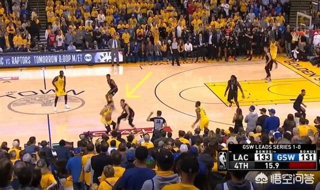 勇士和快船季后赛G2关键时刻,库里选择强投三分而不是突破打两分,这是为什么?