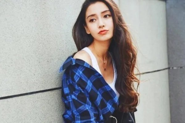 baby曾为黄晓明庆生,为何网友说她“太敷衍”?