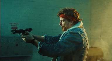 华人小胖新作出炉 花式换弹只为搏美女欢心