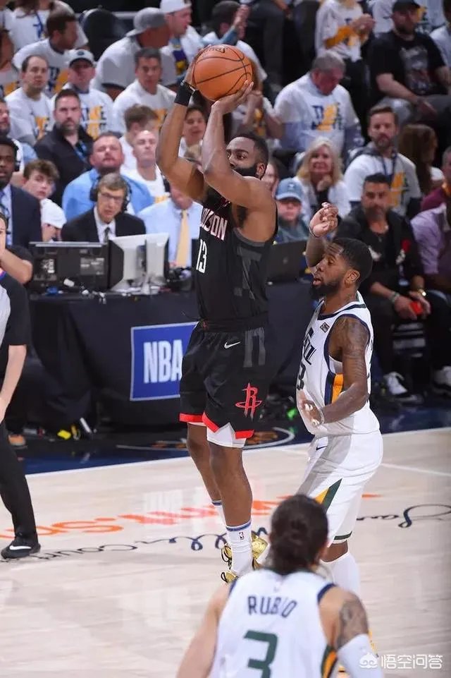 火箭和爵士季后赛G4赛后，哈登怒视球场，保罗则鼓励板凳席上的球员，你怎么看？