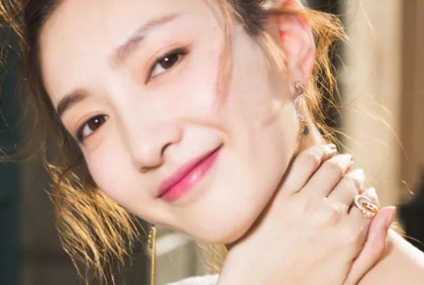 实力宠粉！江疏影空降超话道晚安，她还做过哪些宠粉举动？