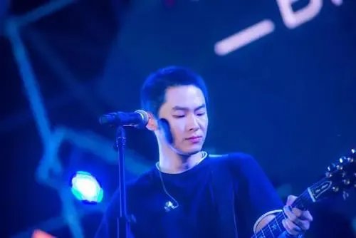 梁博男孩是写给谁的