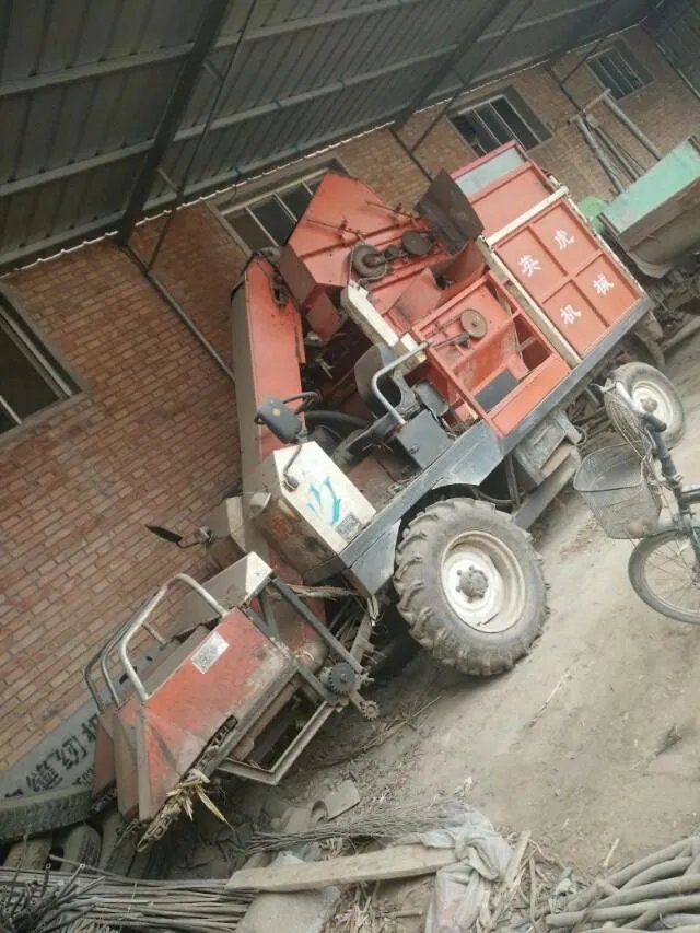 小型背负式玉米联合收割机,就是用20-30马力拖拉机带动,(有果穗箱)什么牌子好?