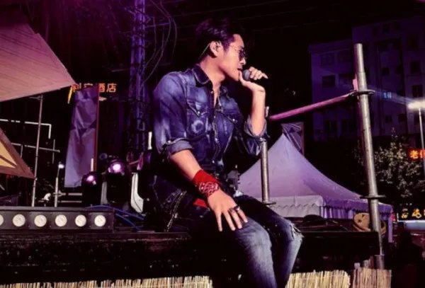 曹格妻子深夜发文疑似与曹格婚变，大家怎么看待二人的婚姻？