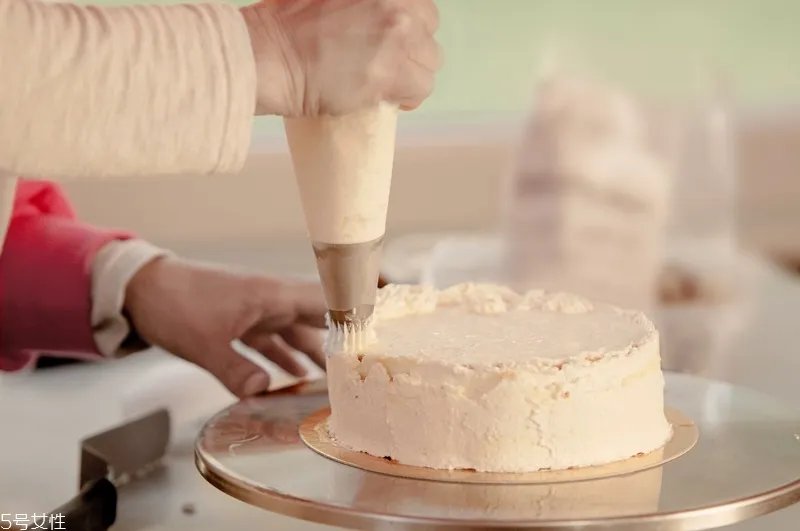 淡奶油怎么打发 打发淡奶油的技巧