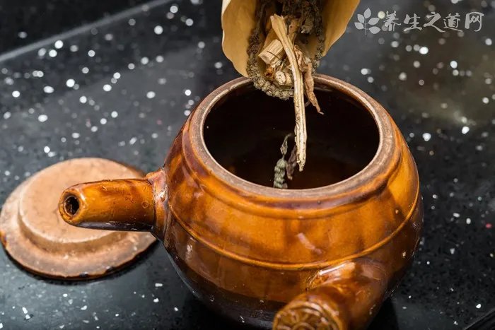 烟台兵哥下海成“茶哥”，以茶会友生意火