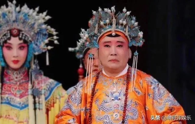 德云社郭德纲晒聚会照片,京剧界名家都来捧场,谁还敢说他业余?