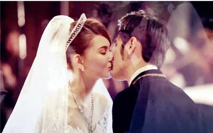 周杰伦晒儿女同框照，昆凌评论的什么引起三胎猜测？