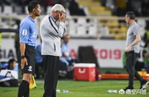 冯潇霆被恒大下放至预备队后，众多体坛大佬纷纷为其鸣不平，这种抱团方式你怎么看？