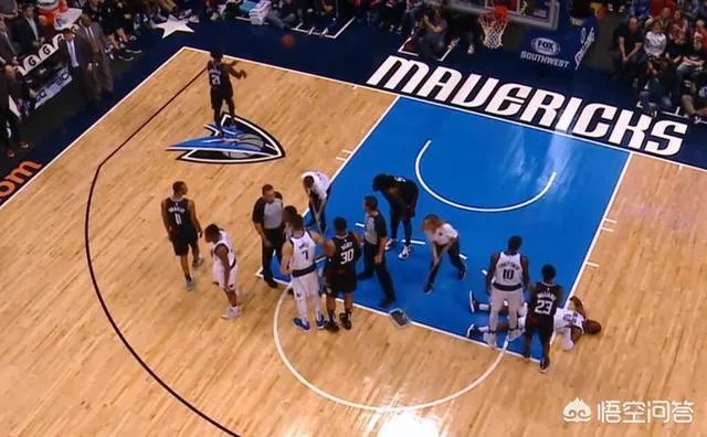 贝弗利被驱逐出场