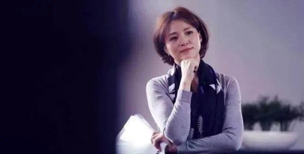 如何评价董卿的长相?