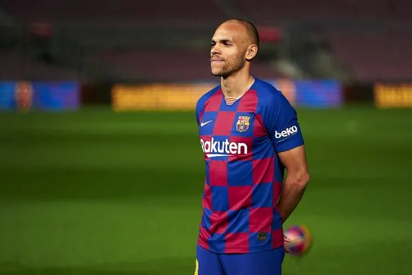 西媒：在梅西离队的前提下，布莱斯维特向巴萨索要10号球衣，你怎么看？