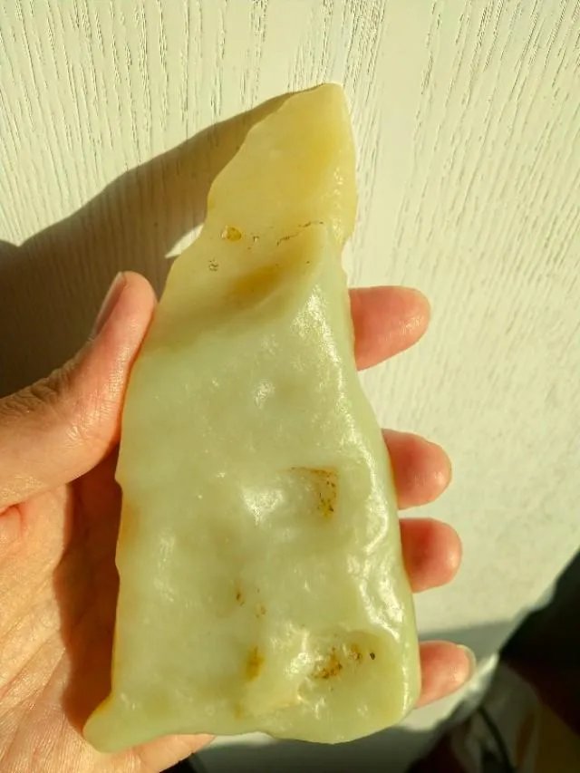 石友们，把你们的新疆和田玉、籽料原石和天然奇石发个图出来让石友们看看学习下？