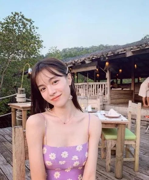 大方脸女孩适合什么发型呀？