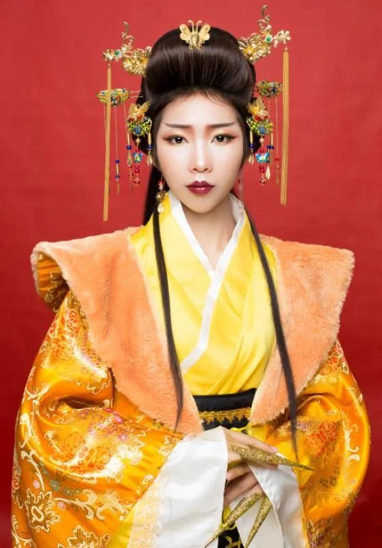 学化妆，大概多久多少钱