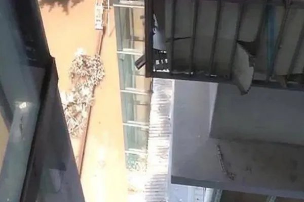 老夫妻被困家中邻居竹竿递送三餐，此事具体是什么情况？