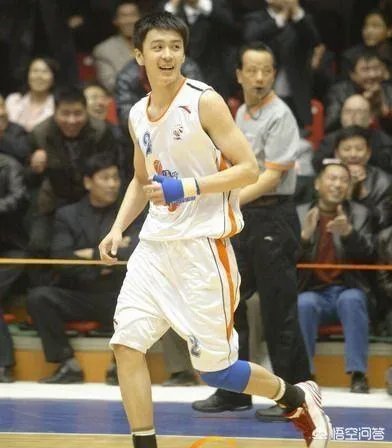 辽宁男篮杨鸣正式退役，为何辽宁球迷难舍难离，对于杨队长有何特殊感情吗？