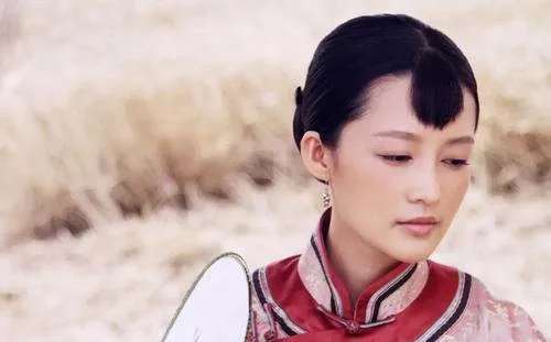 王大陆回应抱李沁的动作，你如何评价他的回应？