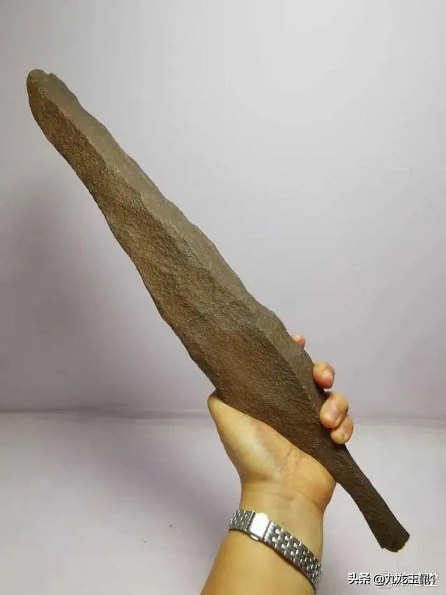 给自己国家制造的第一首航母起名，三个字？