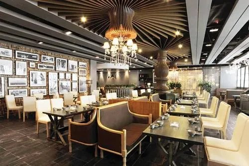 自己开一个餐饮连锁加盟店。需要哪些手续？哪些法律？