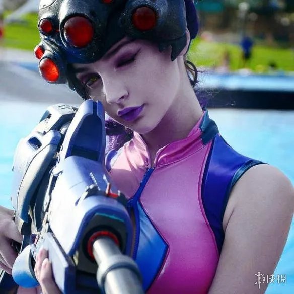 《守望先锋》泳装黑百合、D.va COS 身材傲人的性感尤物