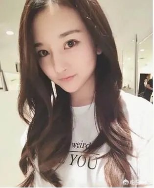 赵丽颖的表妹好美!还有哪些明星有个比自己还美的亲戚?