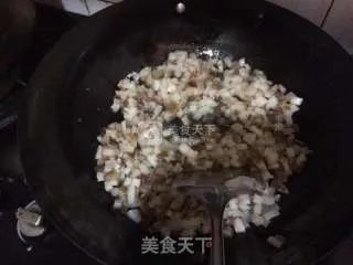 盐菜腊肉包子