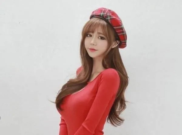 如何评价董卿的长相?