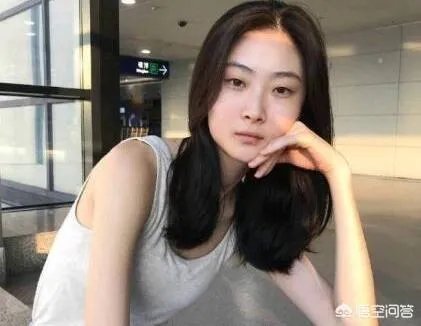 D&G拍摄涉嫌辱华广告的中国模特被网友扒出,叫左也,你觉得她有错吗?