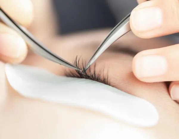 贴假睫毛的小技巧