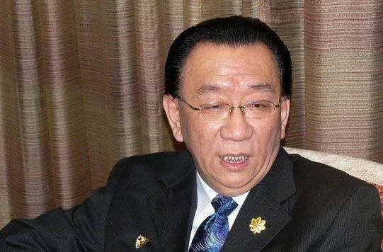 侯耀华发声明澄清捐款30元传闻，你怎么看待这次老艺术家口碑崩塌的事件？