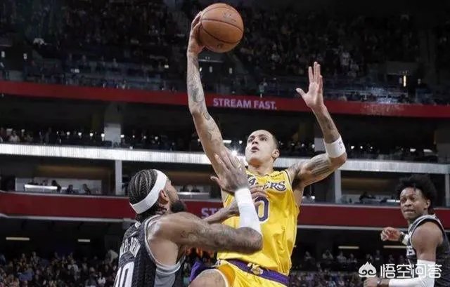 库兹马近期的表现如何？