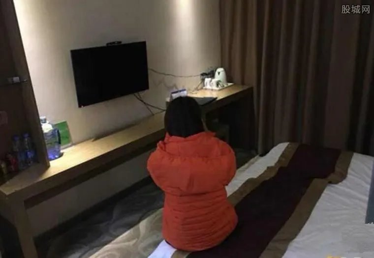 女子应聘模特遇“裸量” 网上找兼职应该注意什么