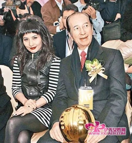 何超仪留港打争产战